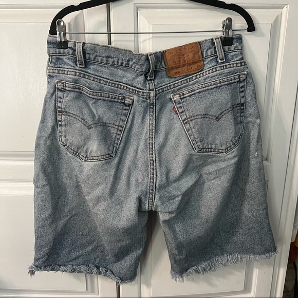 Vintage Levi's High Rise Distressed Raw Hem Bermuda Shorts - Picture 3 of 10